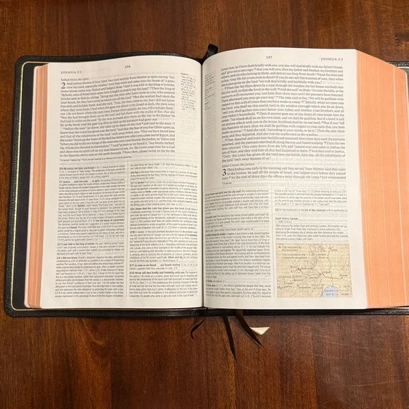 Crossway ESV Heirloom Study Bible in black goatskin - Picture 9 of 11